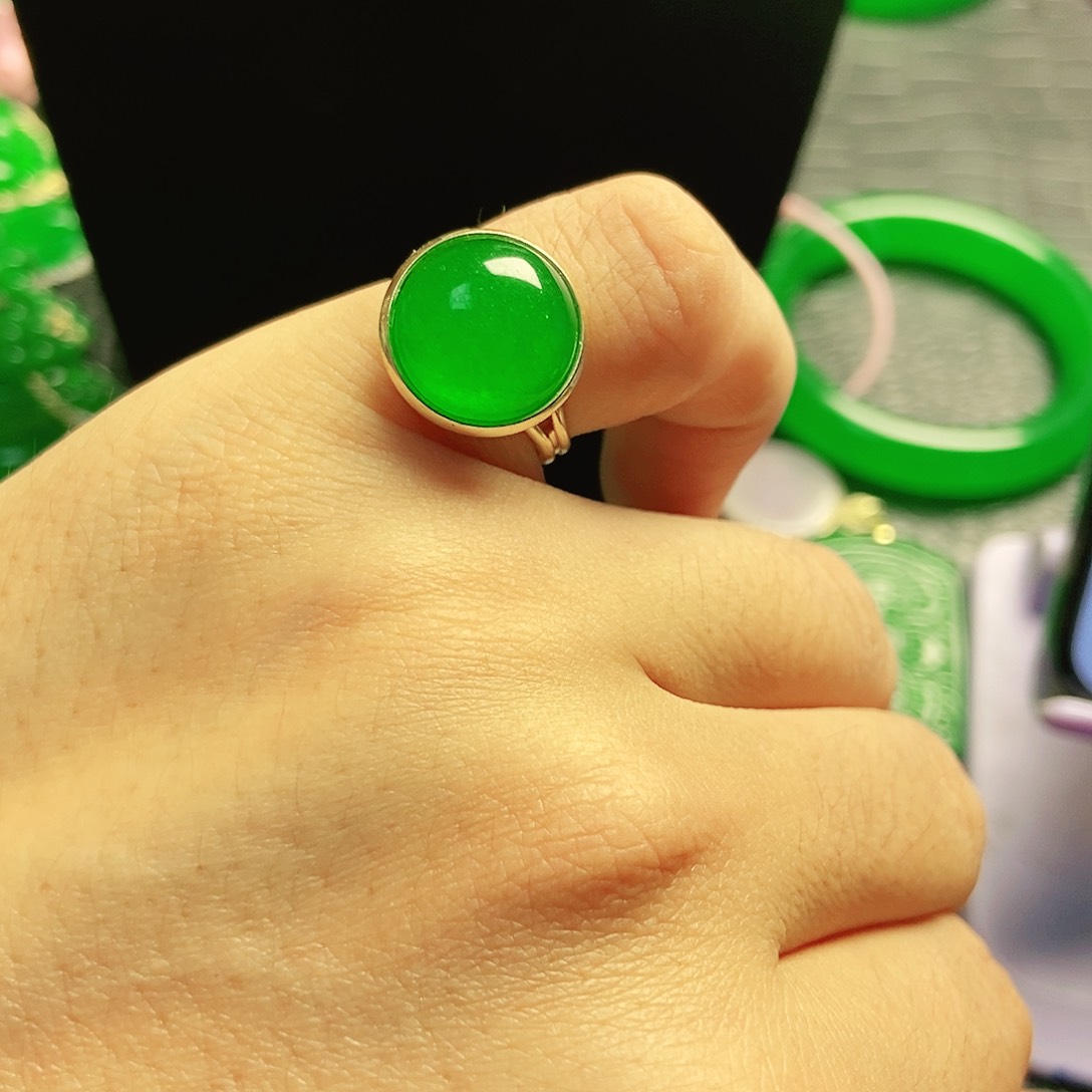 翡翠14K金镶嵌颈饰