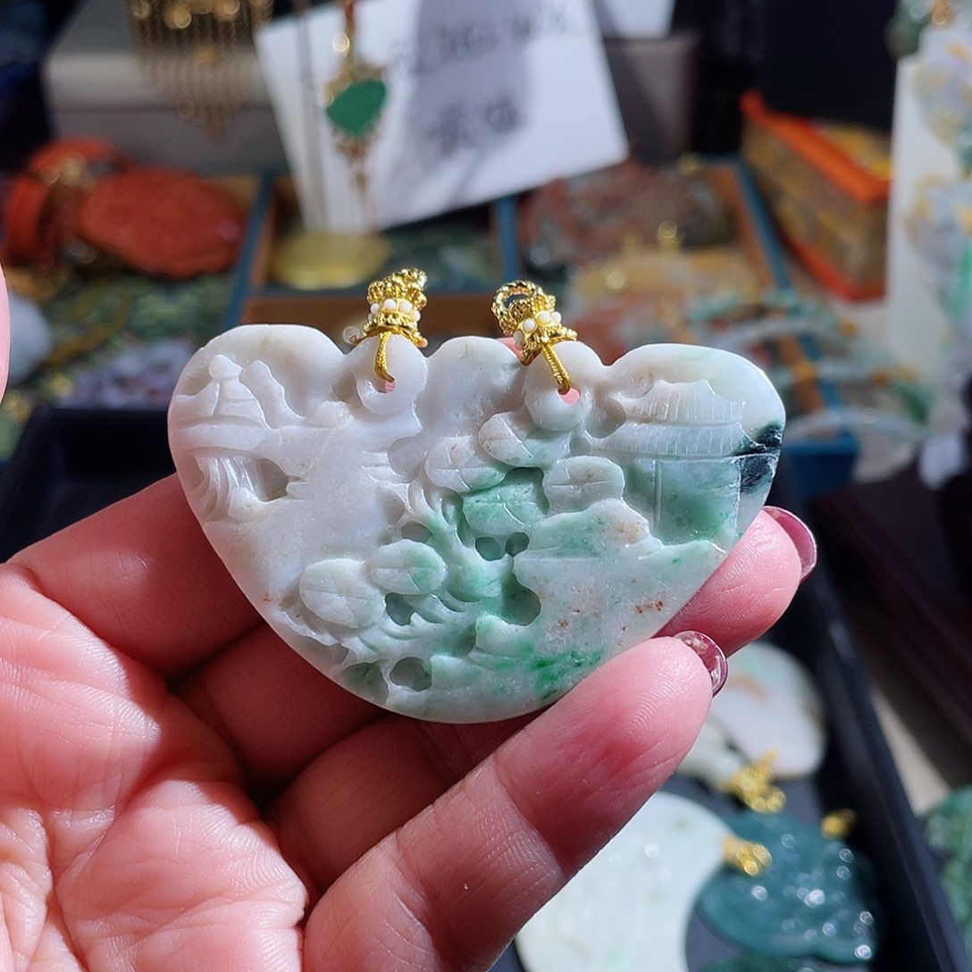 翡翠颈饰未镶嵌翡翠山水锁