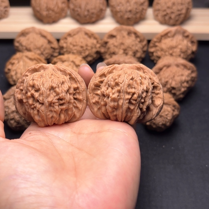 文玩核桃把件47.5四座楼