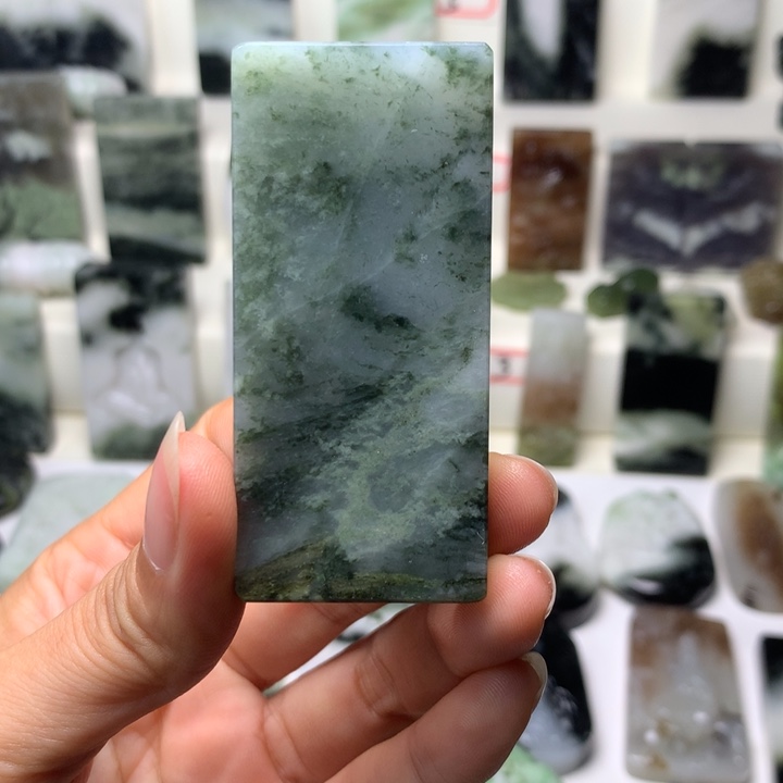 独山玉未镶嵌颈饰