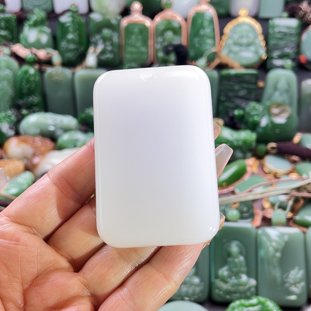 和田玉挂件未镶嵌b****?