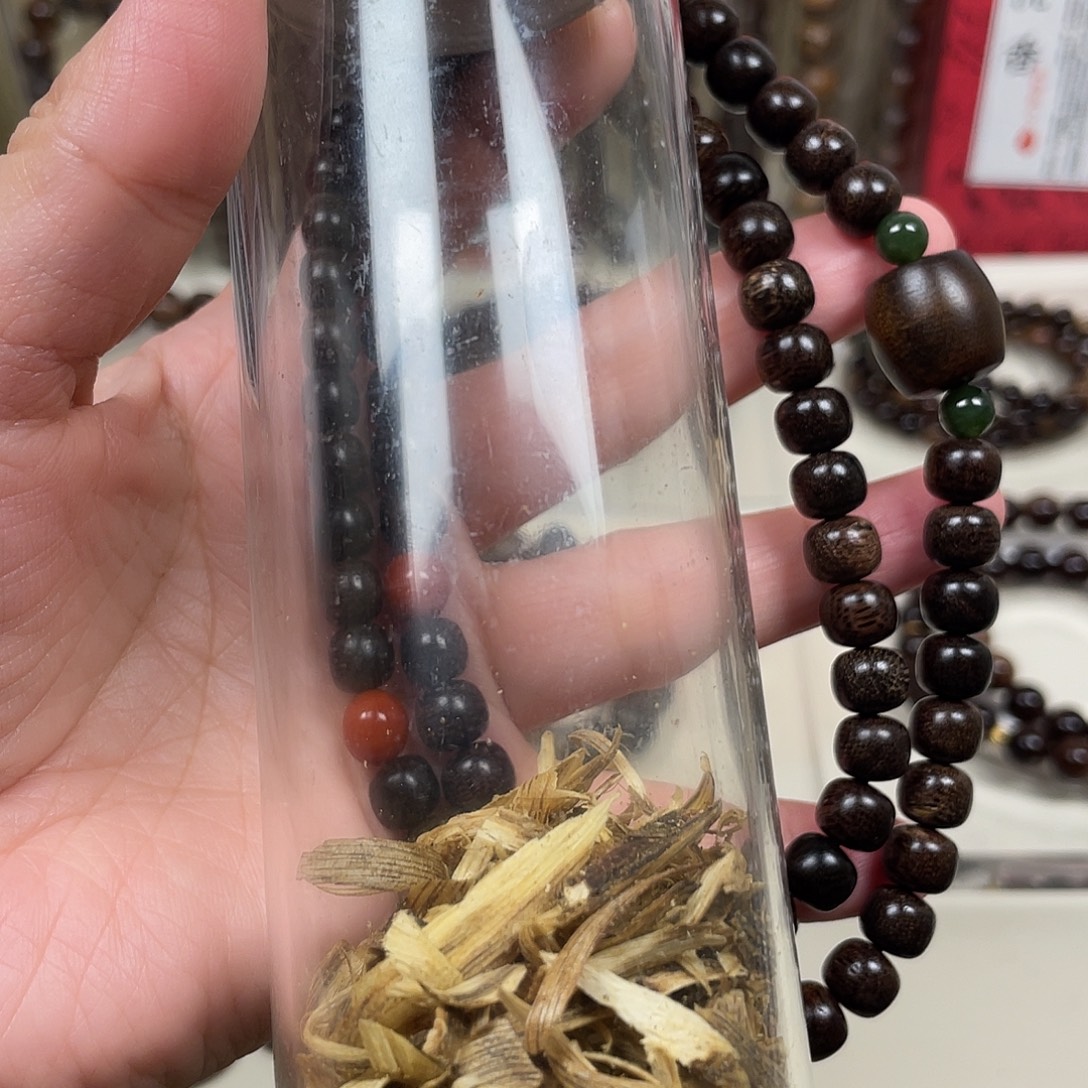 艳***子沉香碎屑沉香+越南芽庄紫奇楠留疤料0.8