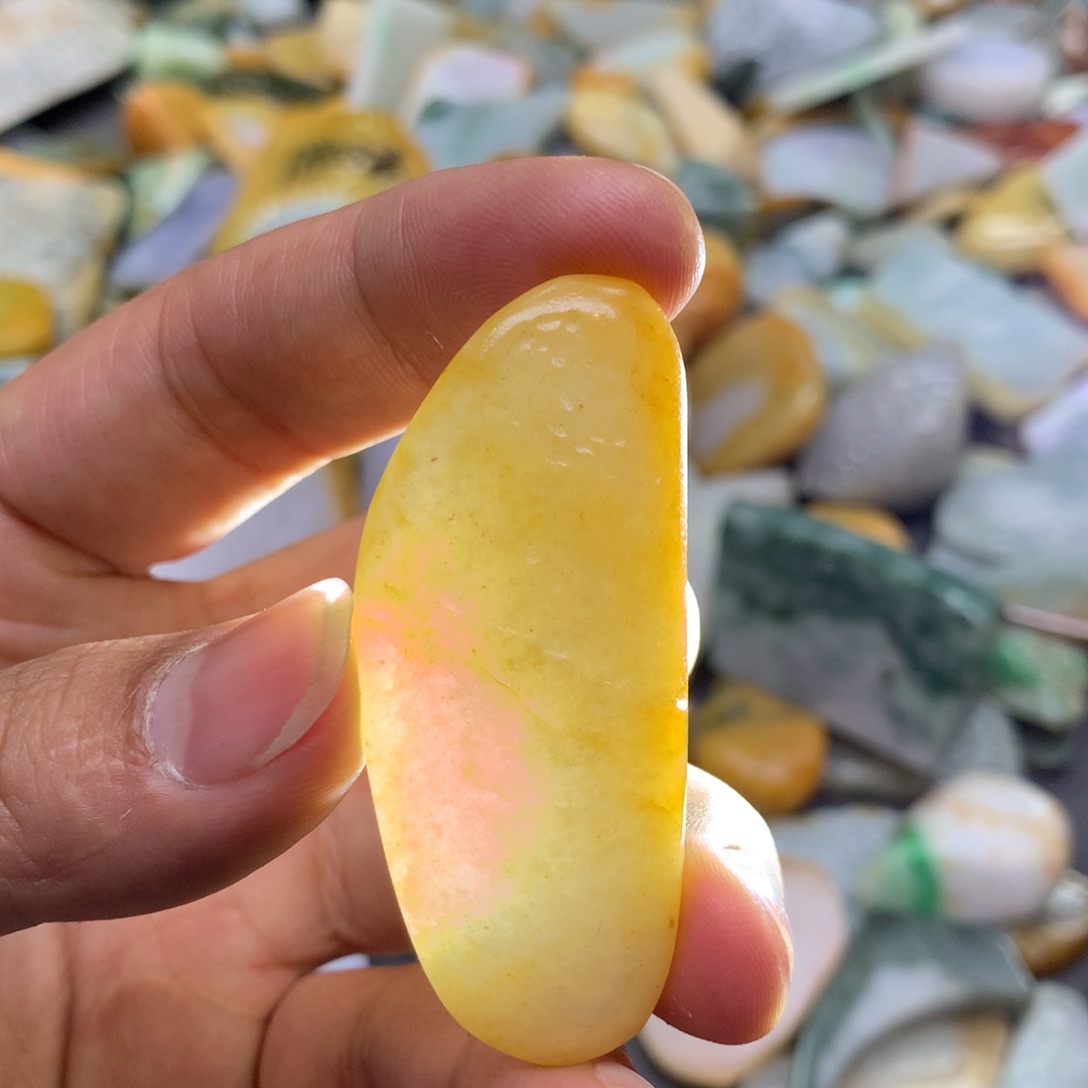 翡翠颈饰未镶嵌天然翡翠