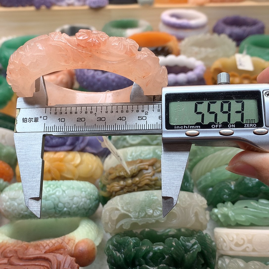 未镶嵌手镯石英质玉