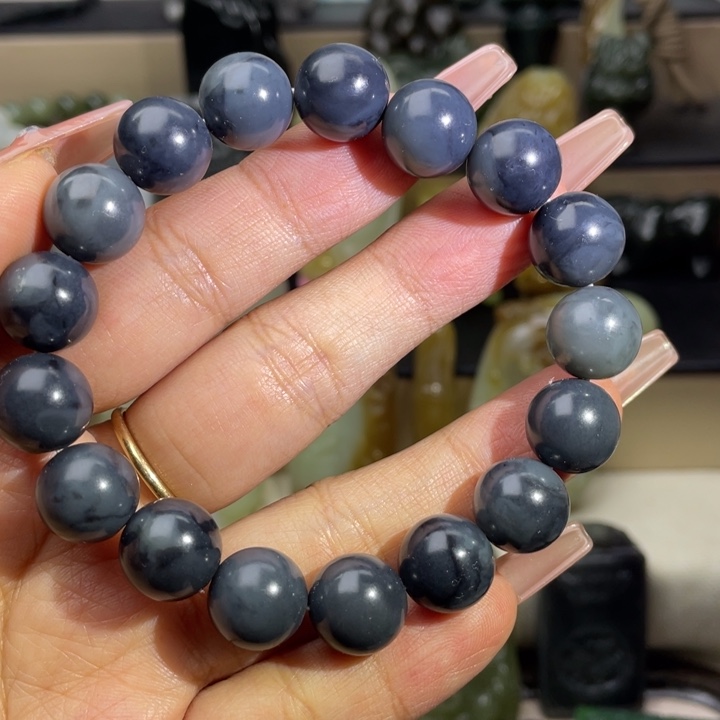 和田玉未镶嵌把件