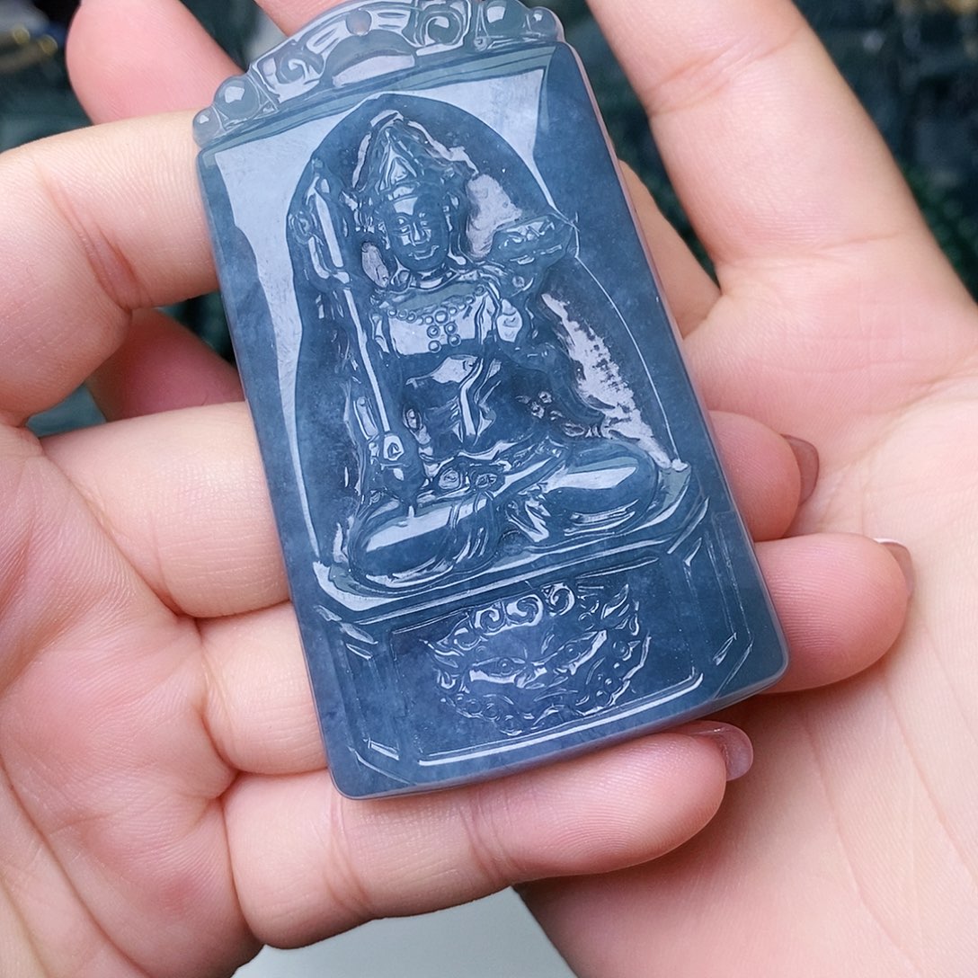 颈饰未镶嵌翡翠     