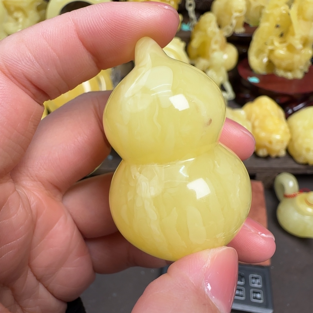 蜜蜡未镶嵌珠宝奇石