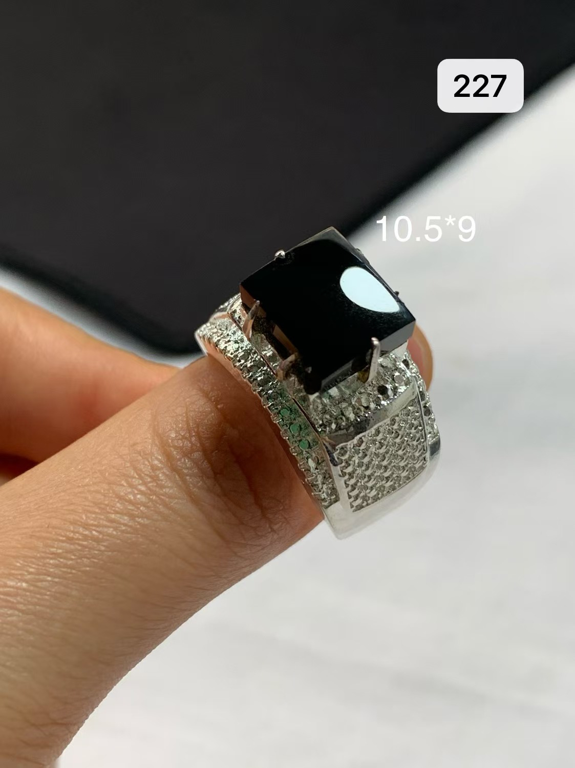 缅甸天然翡翠A货铜托镶嵌