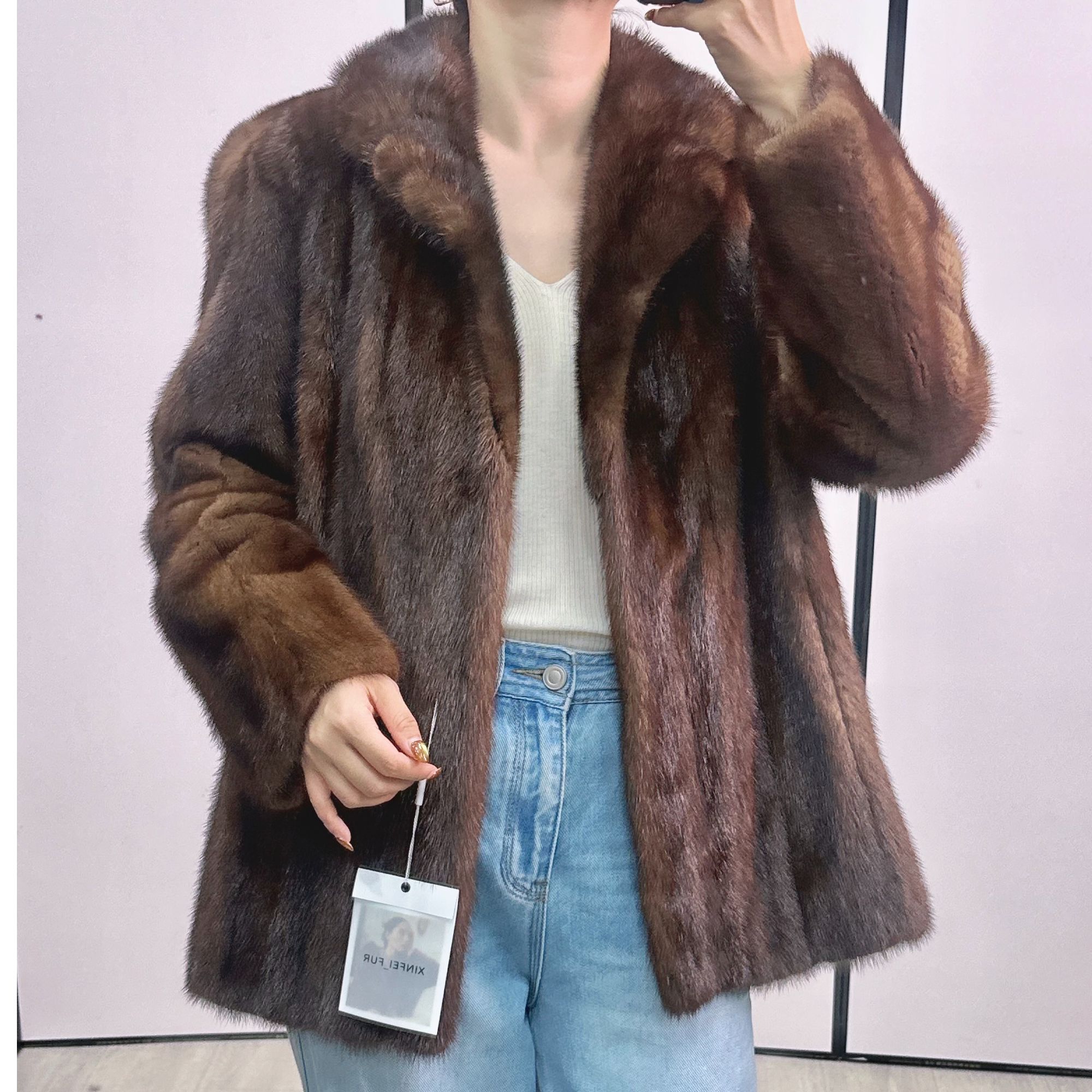 FX01，M，深咖啡色西服领直筒袖水貂外套