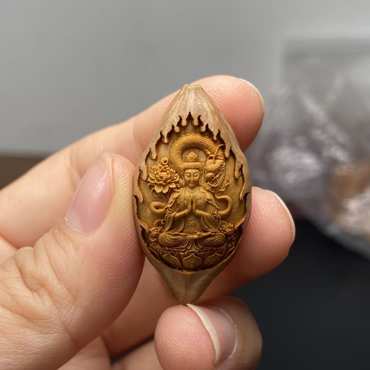 橄榄核十二生肖本命佛单粒 原皮浮雕橄榄核雕单粒手机吊坠生肖蛇