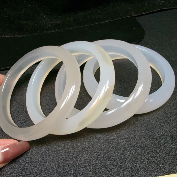 【伟伟鉴定】玛瑙玉髓  (白色系) 52+镯子 多样性发货发一件