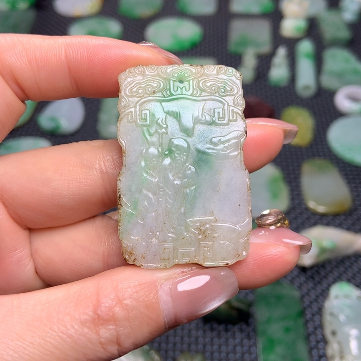 翡翠挂件未镶嵌……