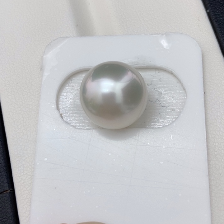 未镶嵌海水珍珠裸珠13.8mm正圆澳白冷白伴青小极光
