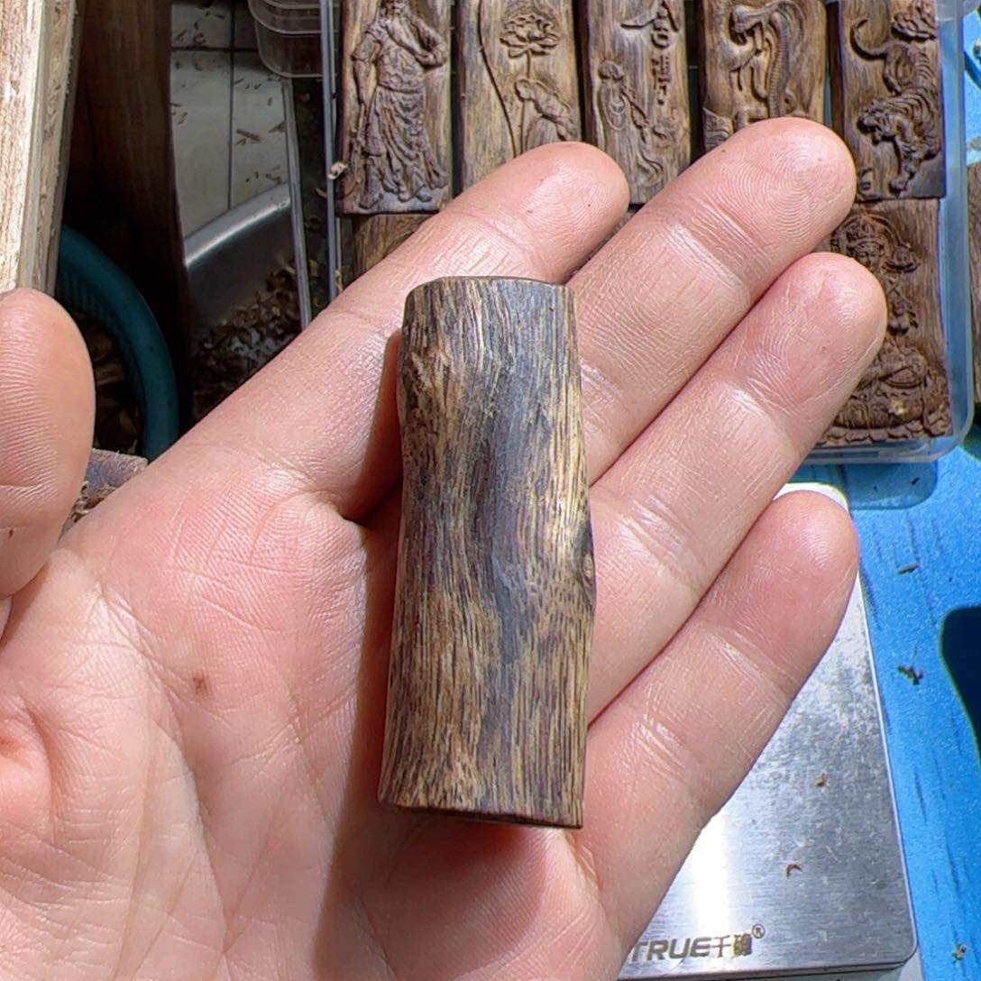 沉香吊坠白棋素牌8克