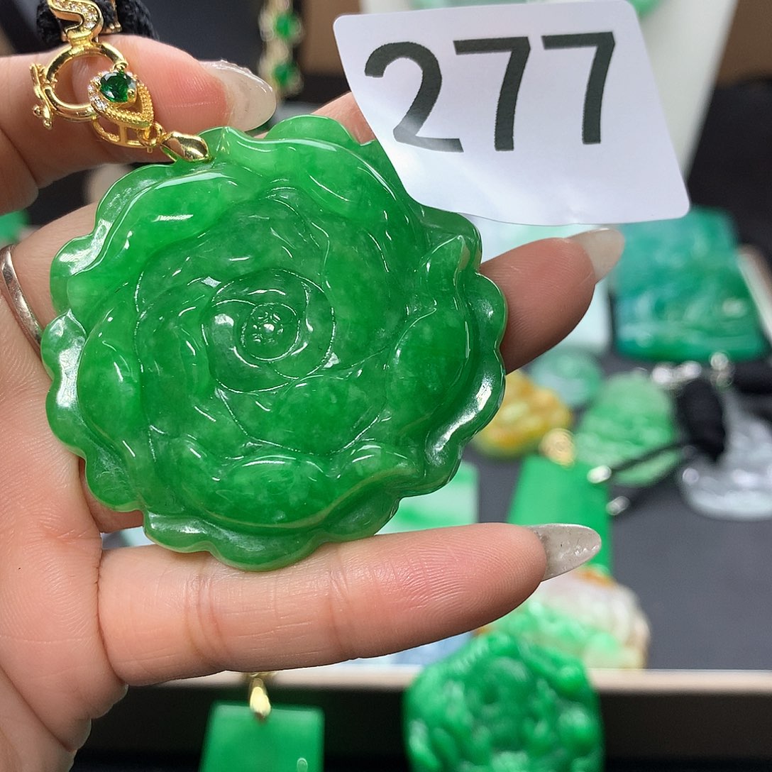 翡翠颈饰未镶嵌翡翠