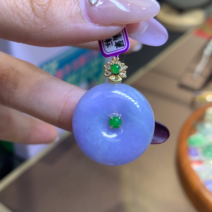 颈饰18K金镶嵌翡翠