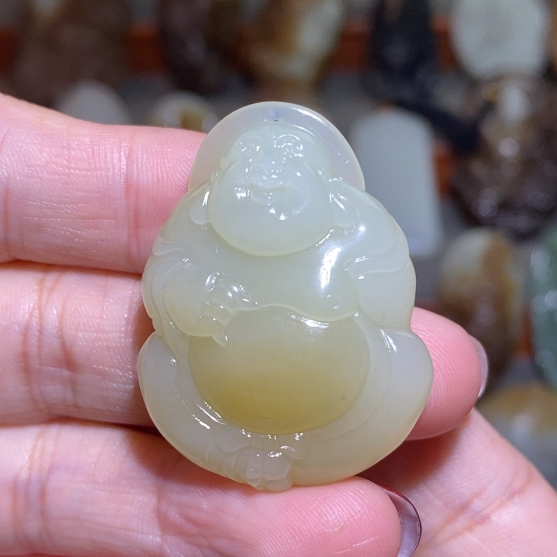 颈饰未镶嵌和田玉（糖玉）开心佛