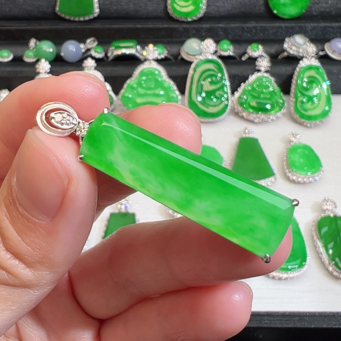 翡翠吊坠(不含链)18K金镶嵌