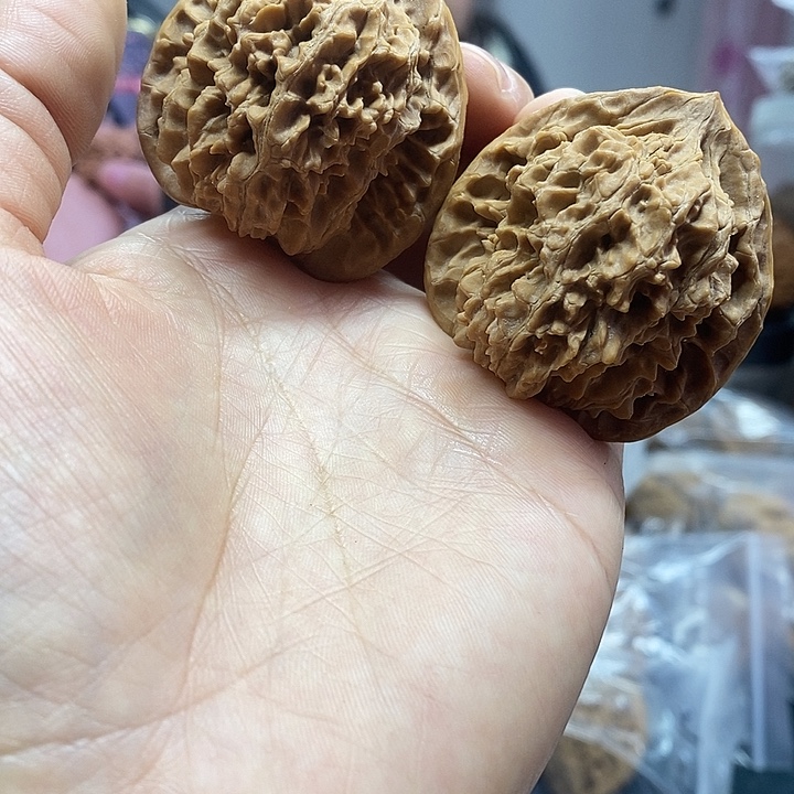 文玩核桃把件43红皮乾隆纹