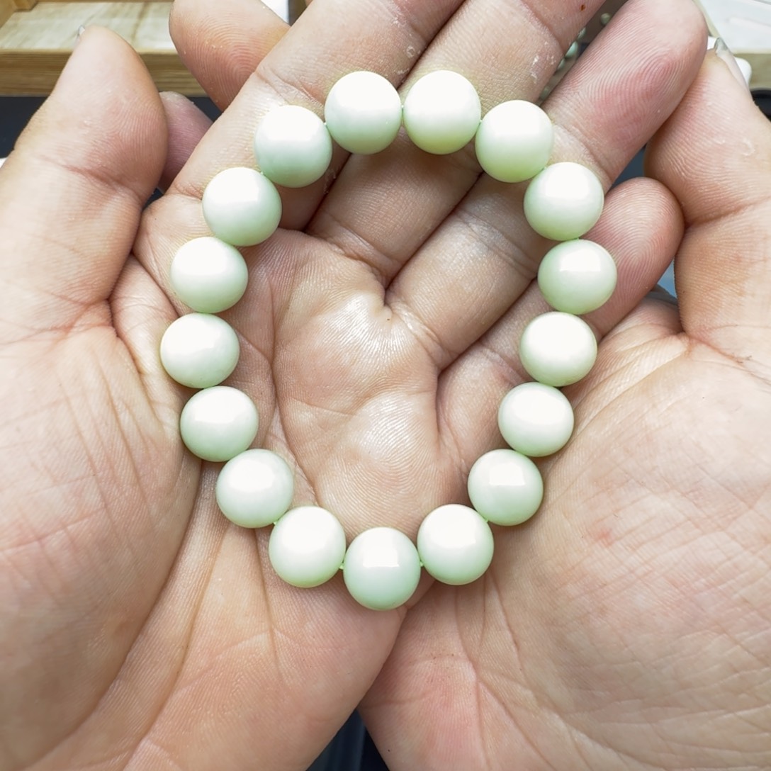 颈饰未镶嵌和田玉人***年