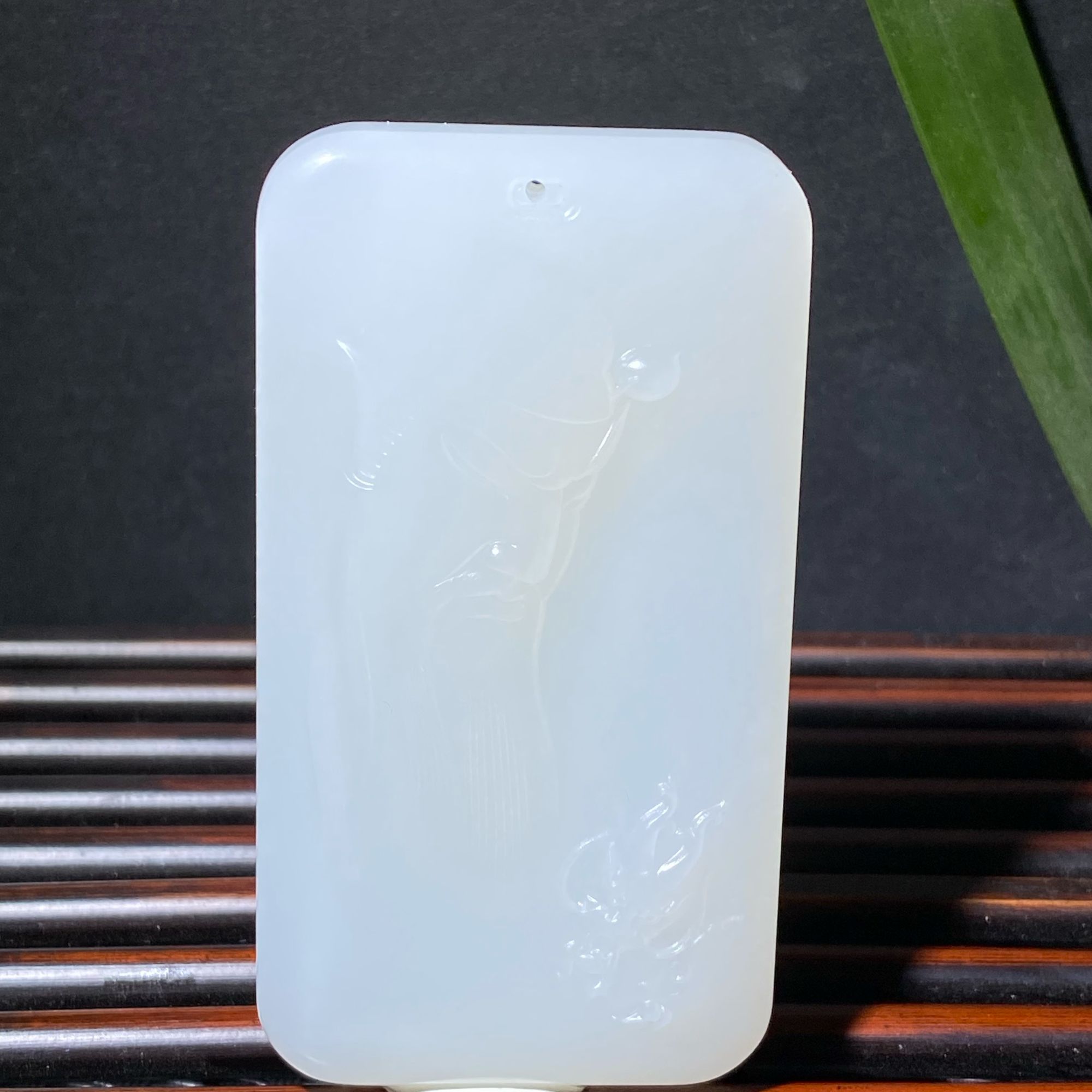 和田玉羊脂白关公牌白色大气手工巧雕