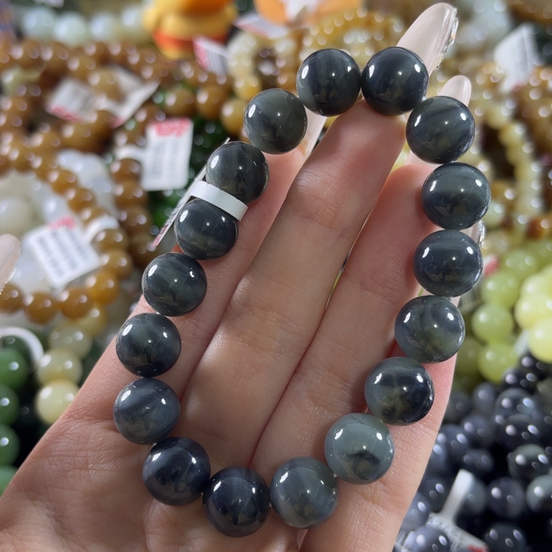 浅***语和田玉未镶嵌手链拍2发1。377