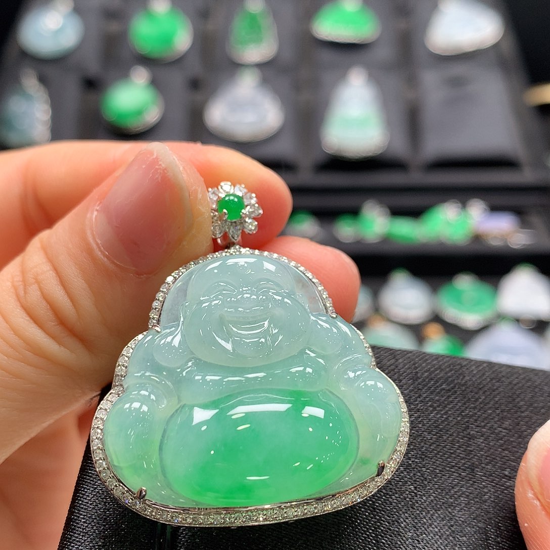 翡翠18K金镶嵌颈饰佛公