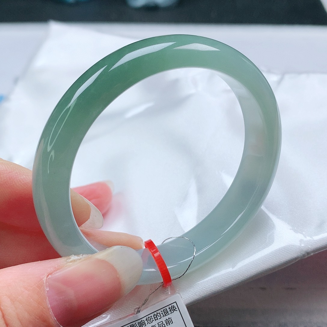 翡翠手镯未镶嵌54贵