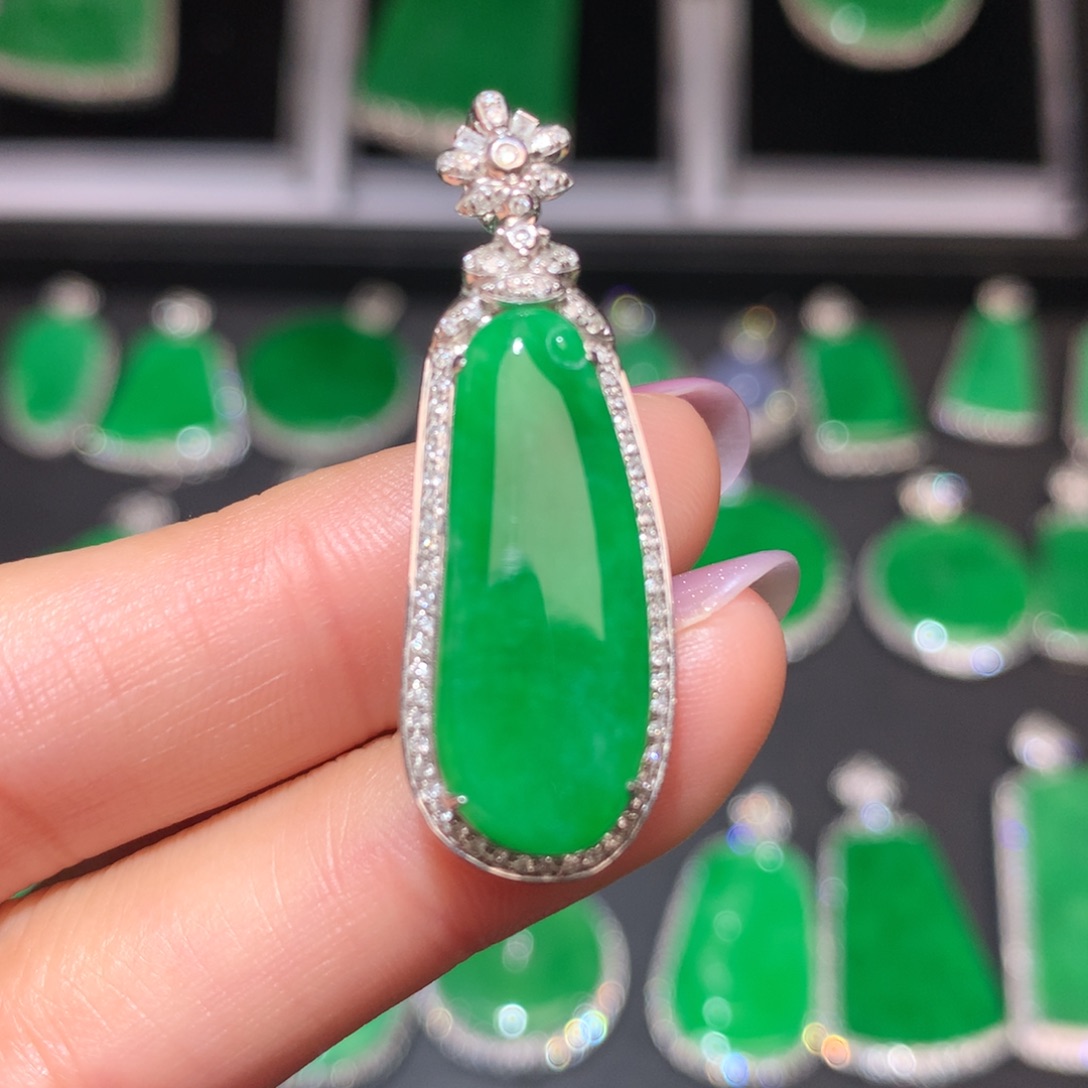 翡翠颈饰18K金镶嵌翡翠