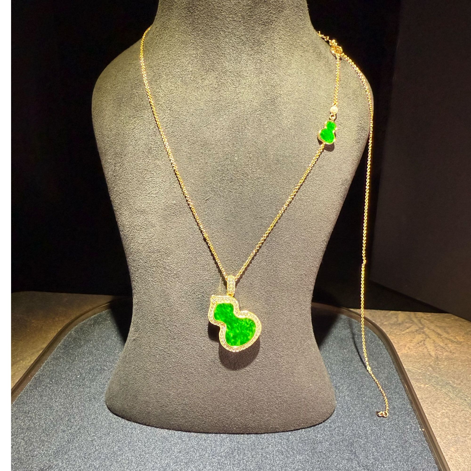 纯天然A货翡翠葫芦吊坠