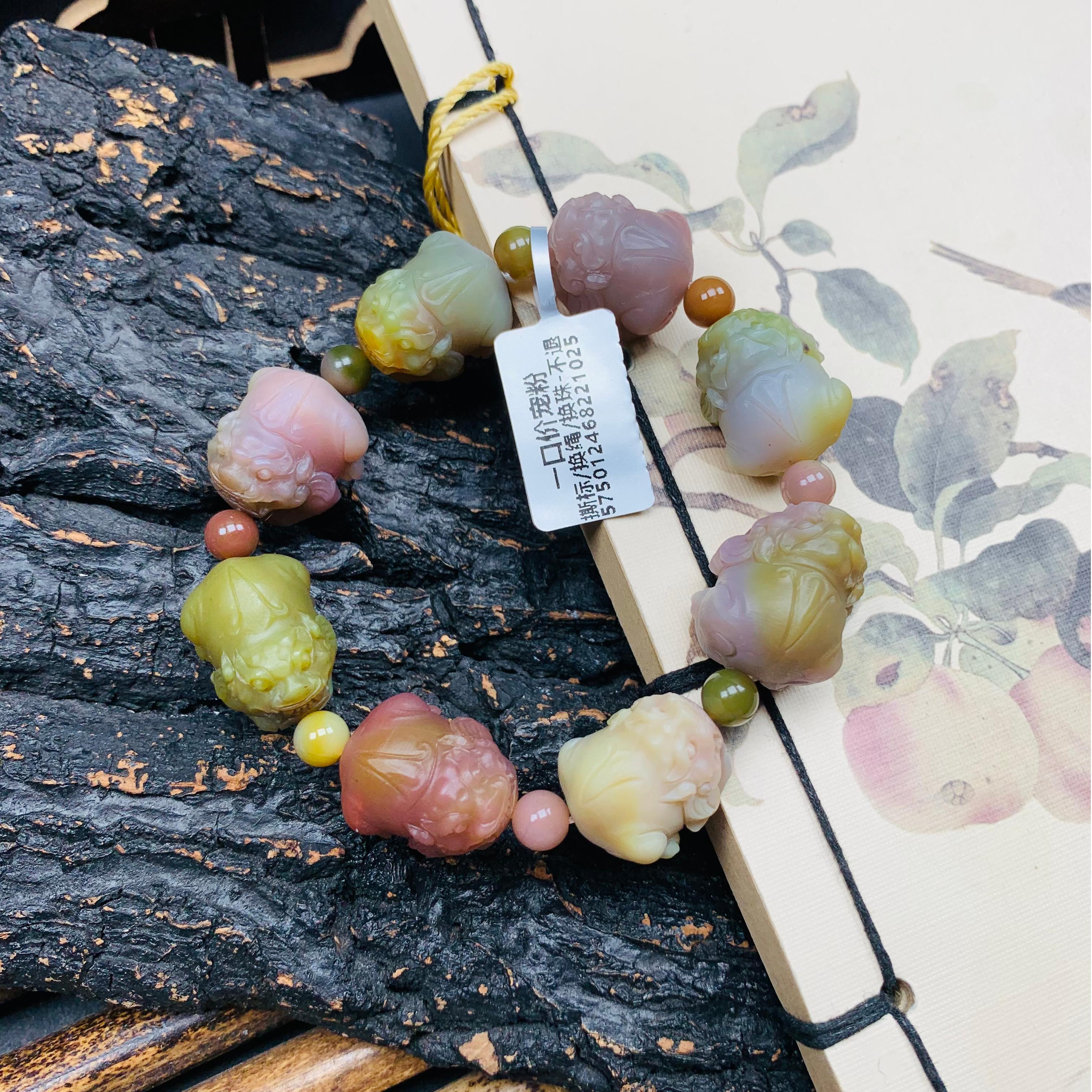 天然老矿原矿七彩盐源玛瑙手工雕刻浅俏色貔貅手串