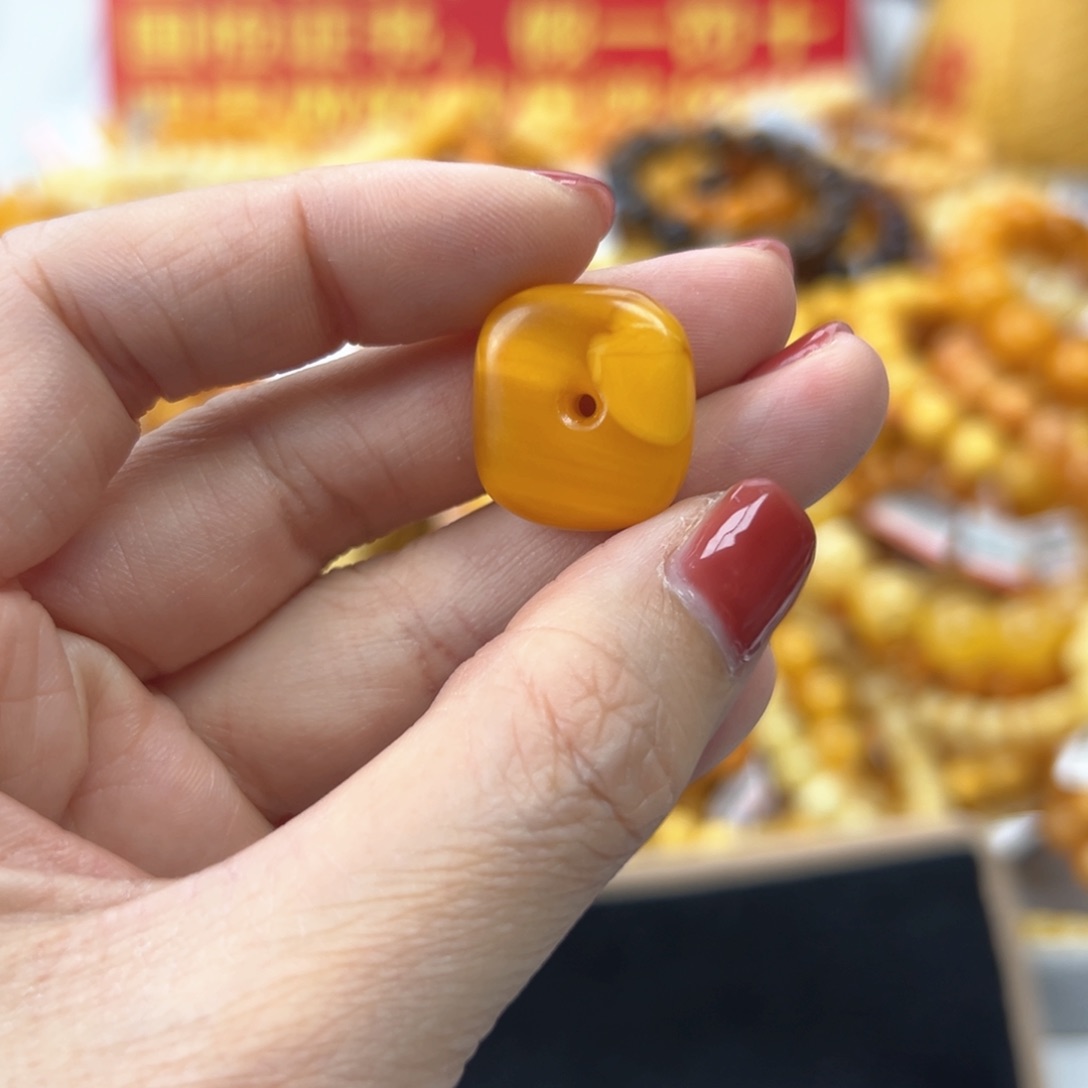 琥珀珠宝奇石未镶嵌