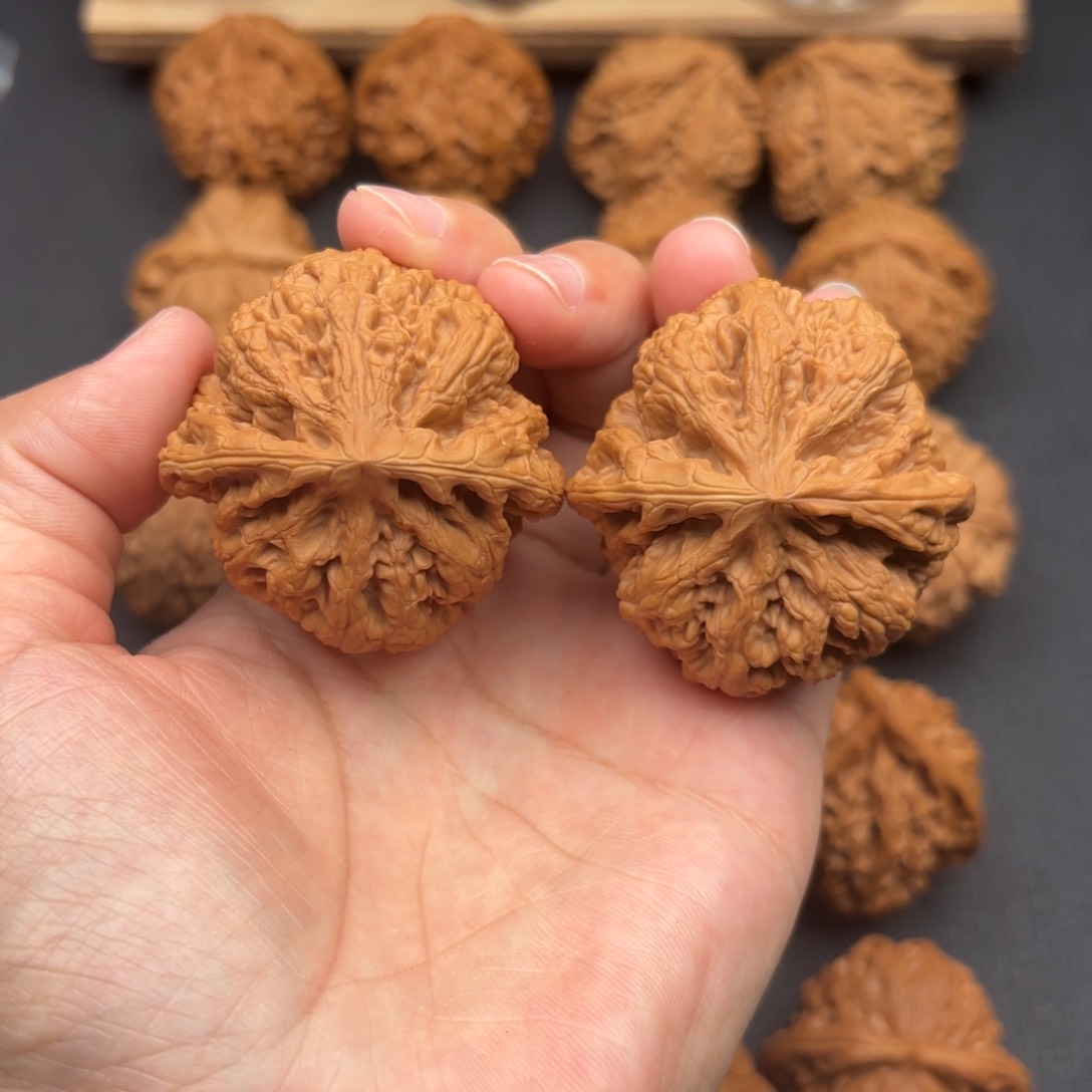 文玩核桃把件粗筋47