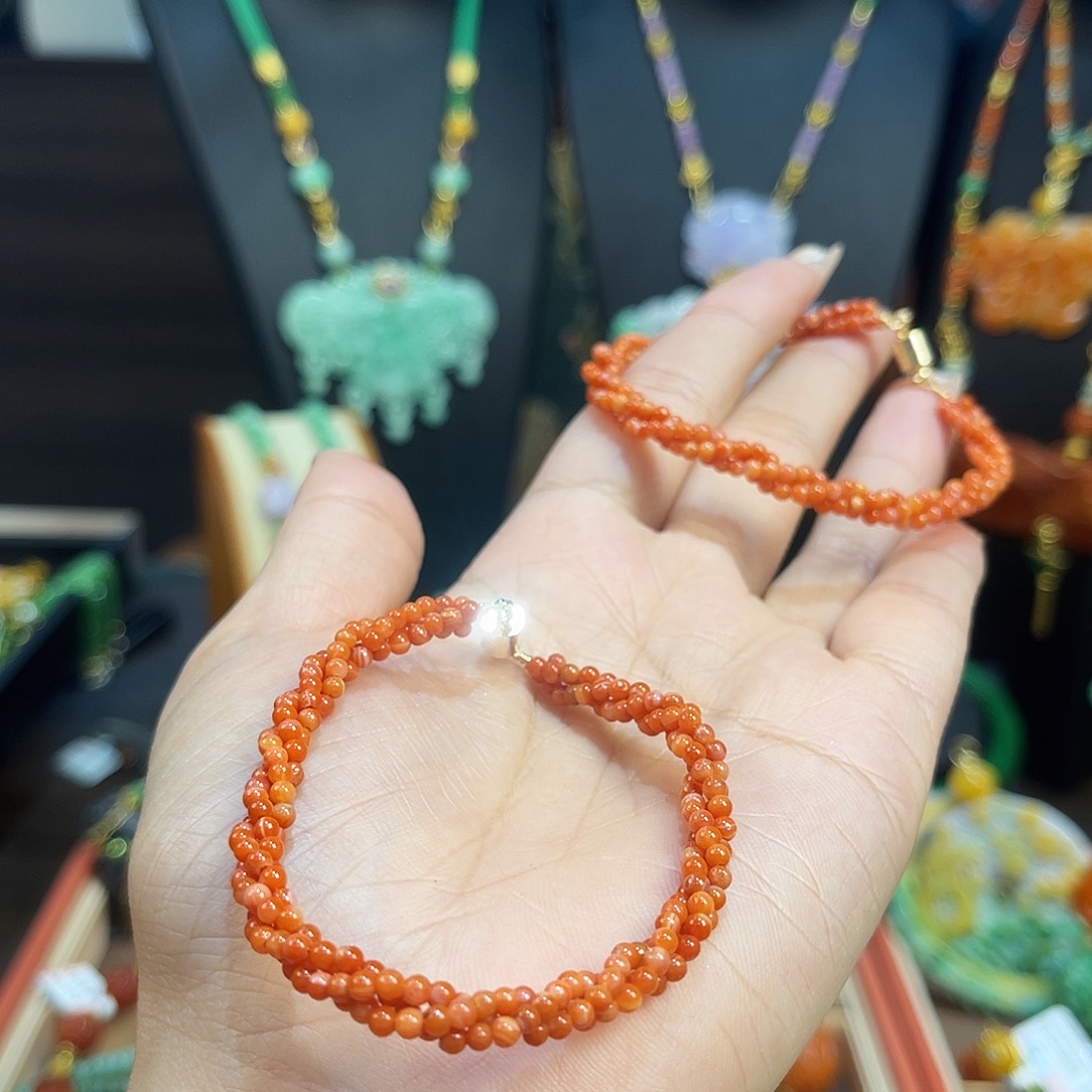 翡翠未镶嵌颈饰炸