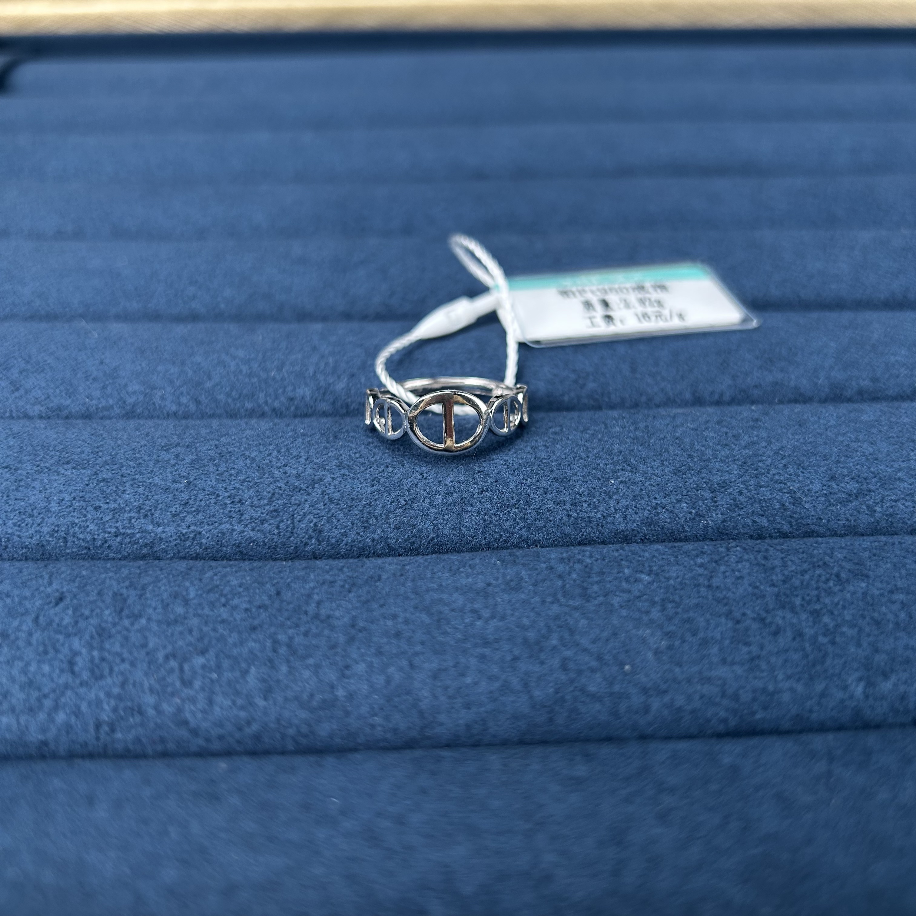 维尔珠宝铂金Pt950戒指镂空时尚简约设计