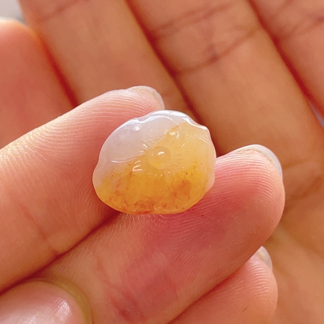 翡翠颈饰未镶嵌荷叶