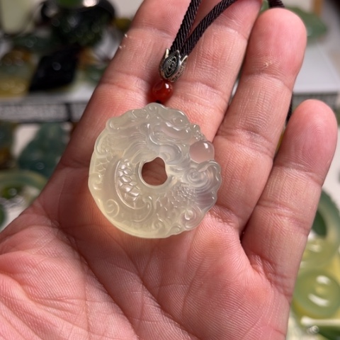 蛇纹石玉颈饰未镶嵌