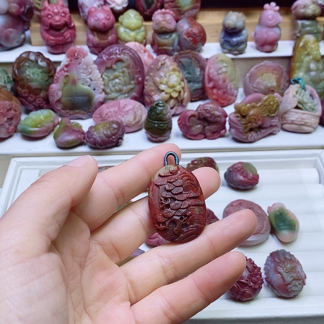 玛瑙/玉髓盐源玛瑙吊坠未镶嵌