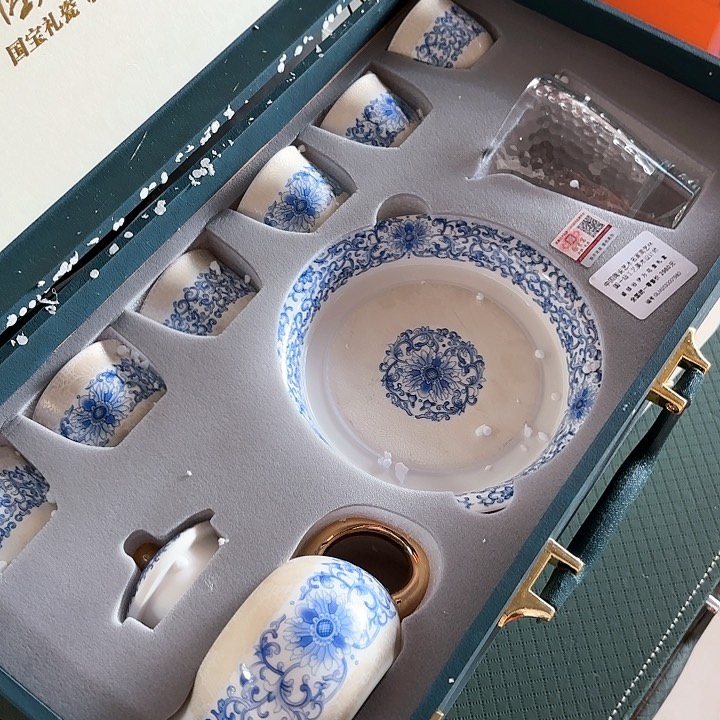 孤品茶具套装等等。           