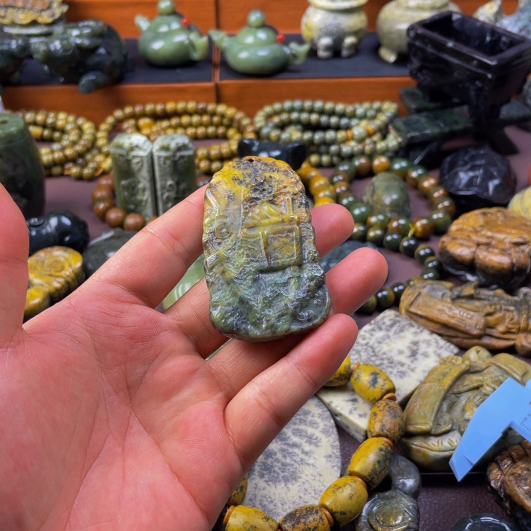 【闪购商品】未镶嵌岫岩河磨玉（透闪石质玉）挂件