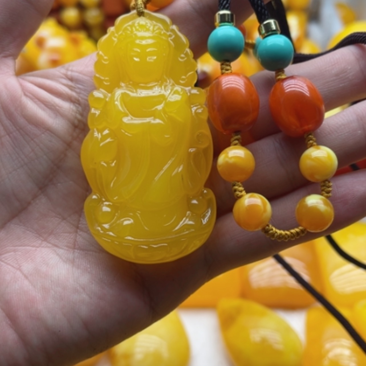 【闪购商品】树脂制品知*蜜蜡观音吊坠