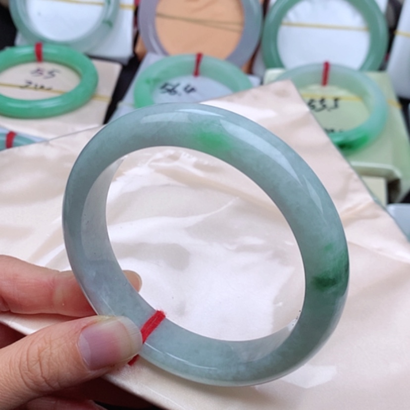 【闪购商品】翡翠手镯未镶嵌            正圈62
