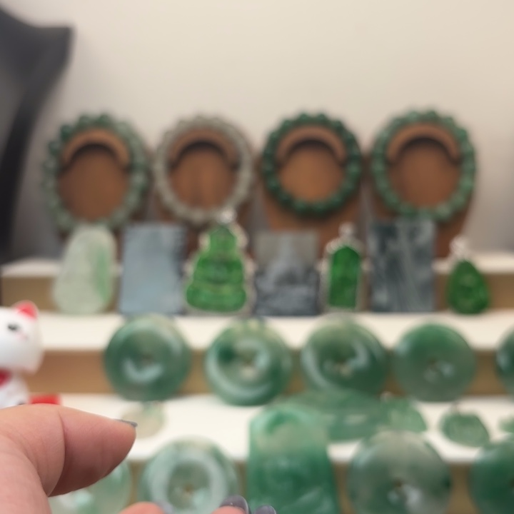 石英质玉未镶嵌颈饰