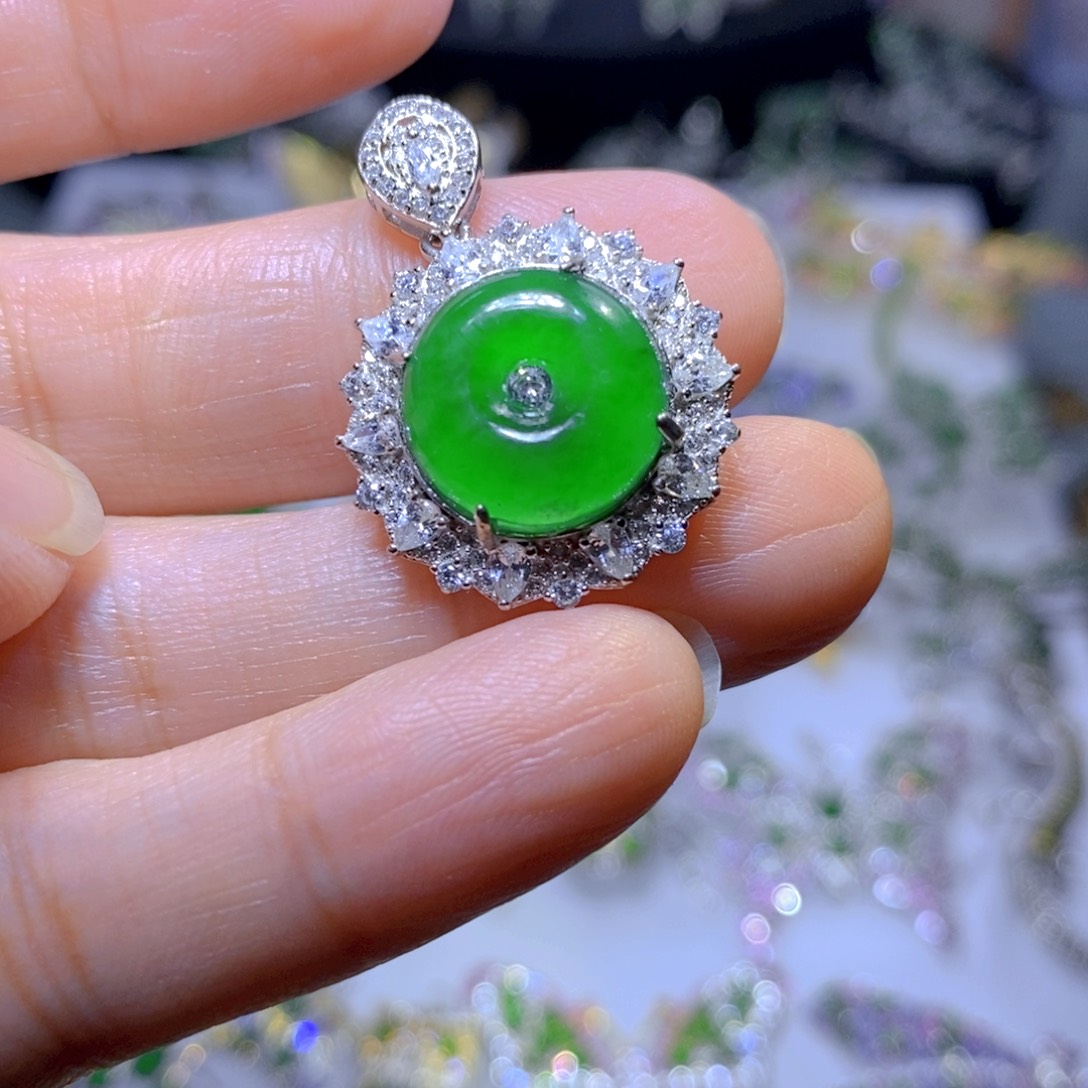 翡翠颈饰银S925镶嵌天然翡翠