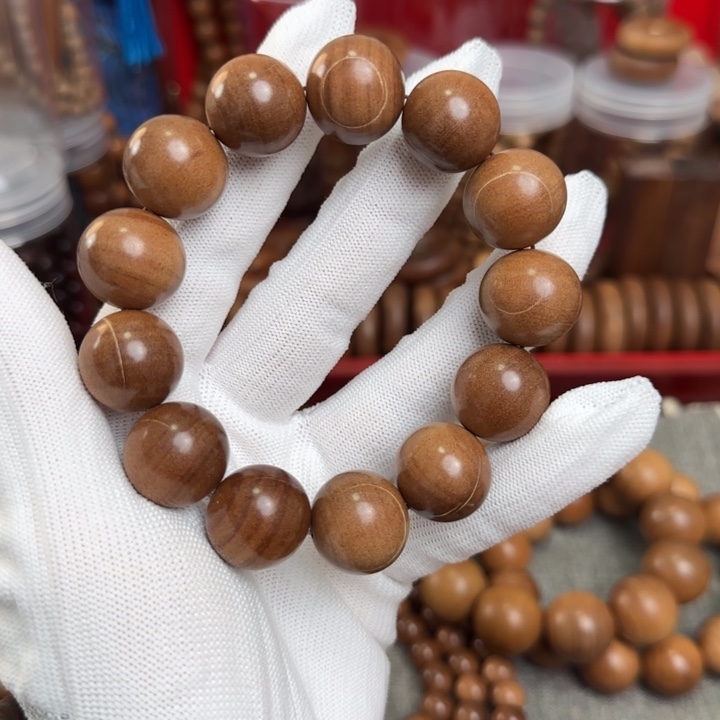 এ****檀香木1.8 瑕疵 老粉 福利