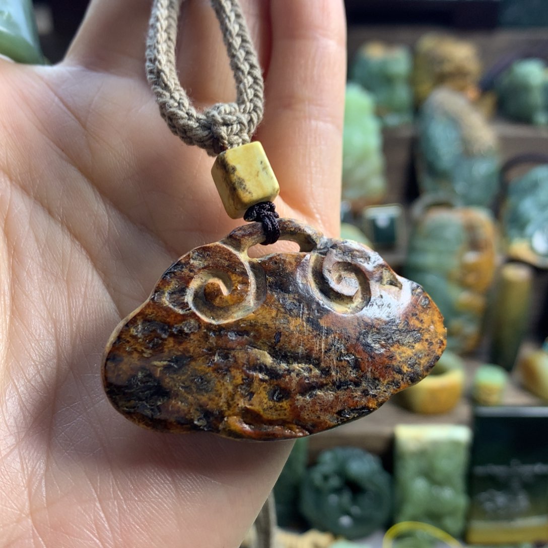 岫岩河磨玉（透闪石质玉）挂件未镶嵌冷***?