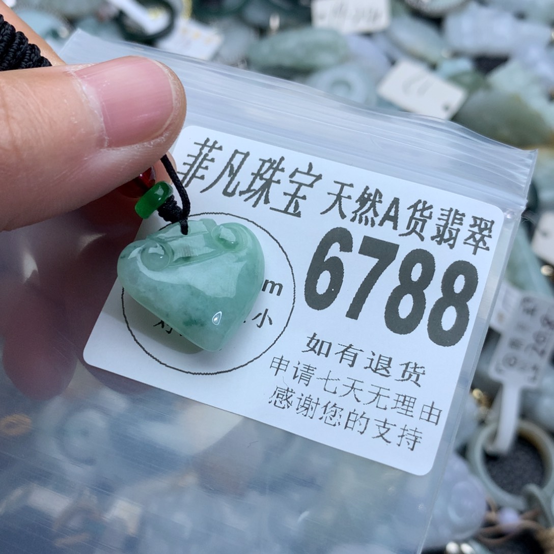 翡翠颈饰未镶嵌6788。