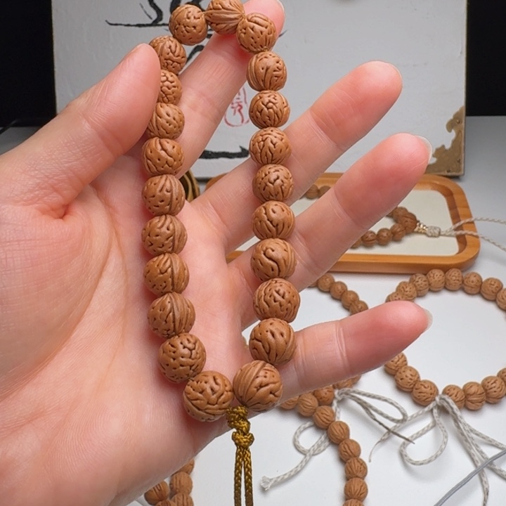 小***黑手串桃核11➕肌肉手持