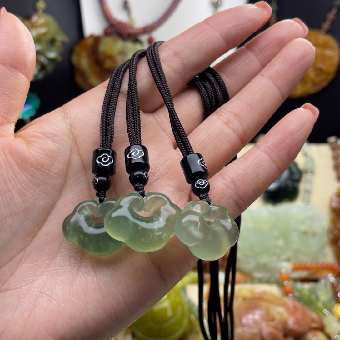 未镶嵌蛇纹石玉颈饰