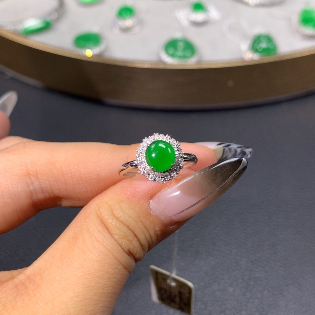 翡翠戒指18K金镶嵌翡翠